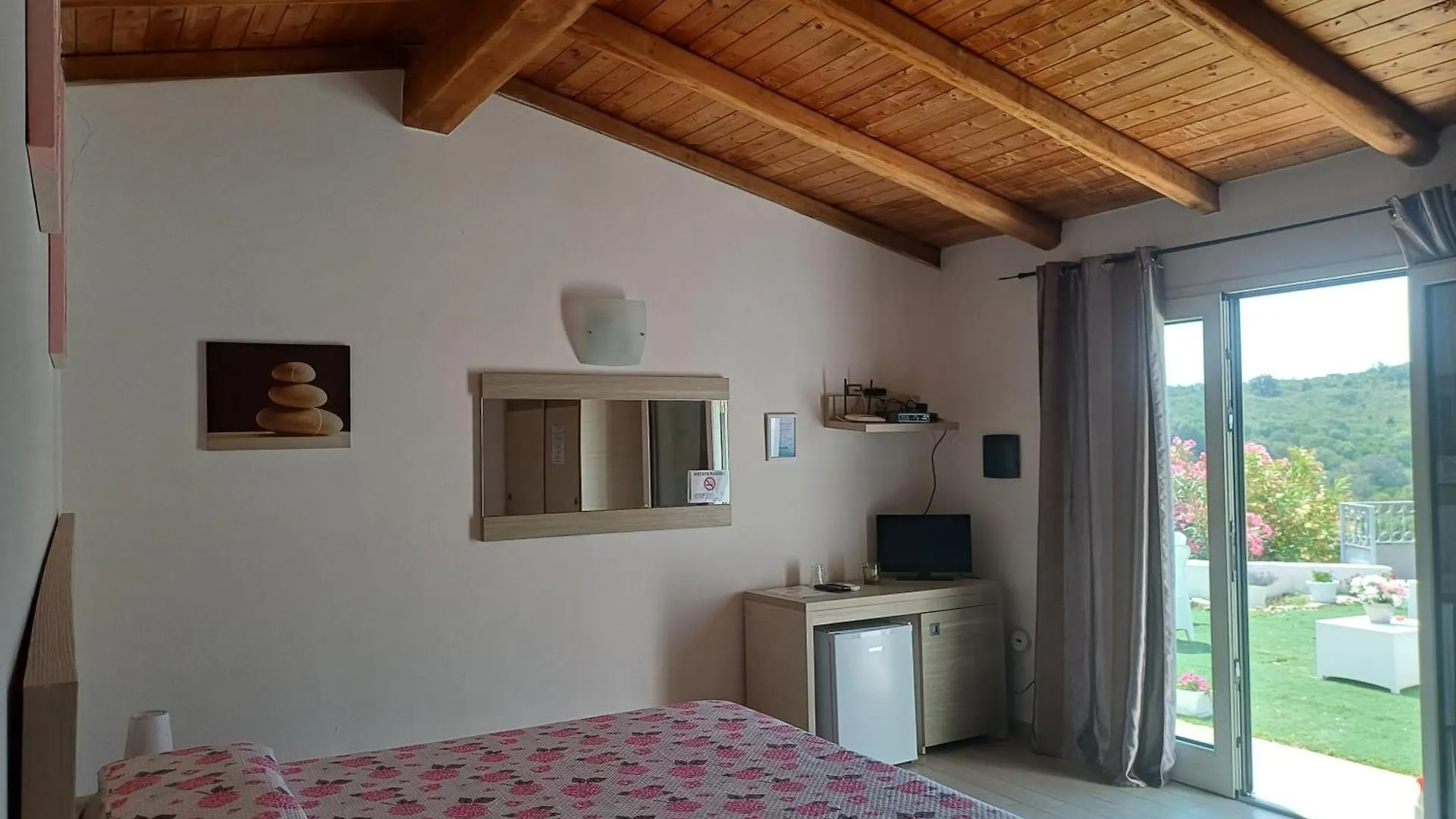 Sole&Sale Bed & Breakfast San Teodoro  İtalya